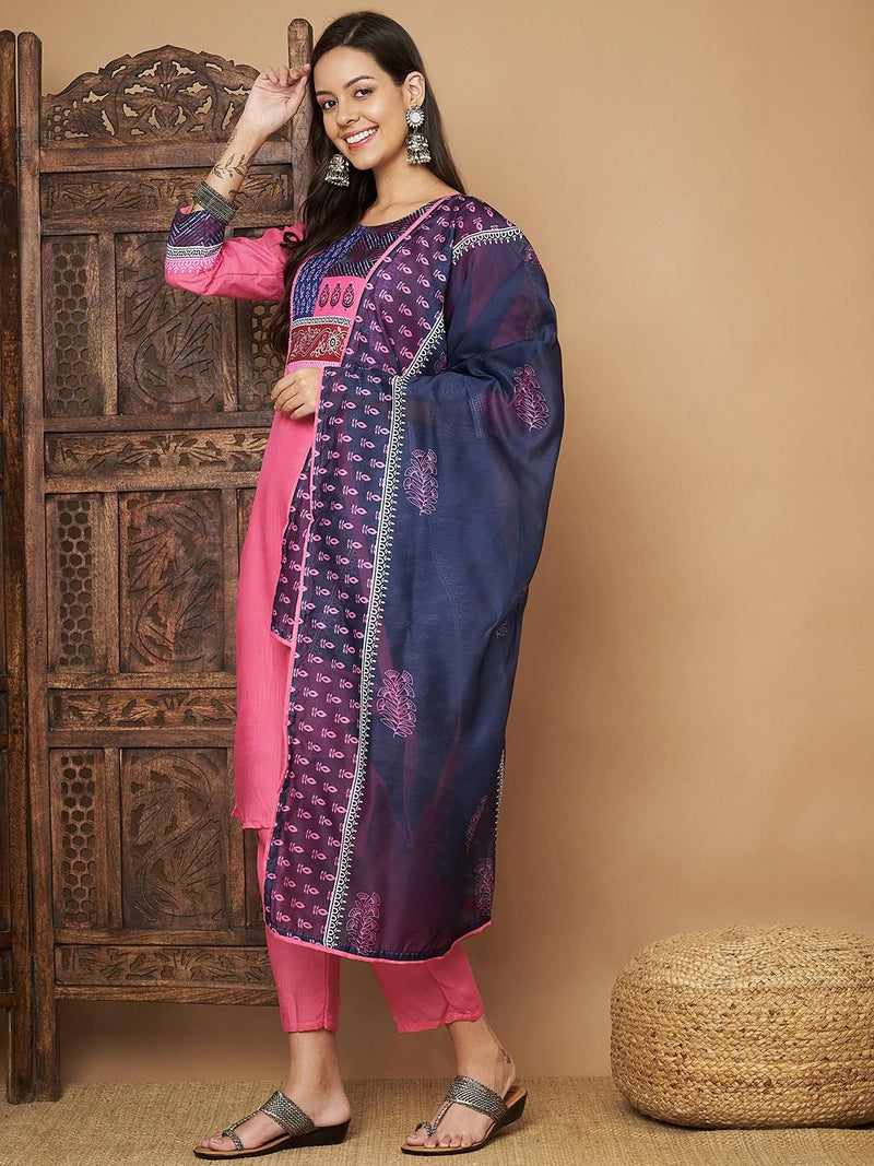 Women Printed Straight Kurta with Pants & Dupatta Set